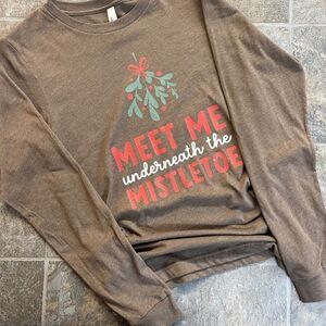 Mistletoe Shirt‎